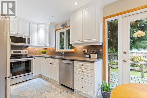 3542 Pitch Pine Crescent, Mississauga, ON - Indoor Photo Showing Kitchen