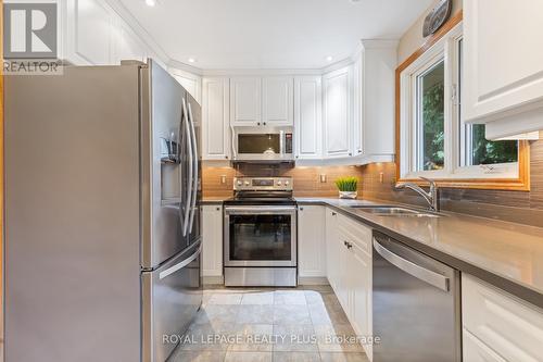 3542 Pitch Pine Crescent, Mississauga, ON - Indoor Photo Showing Kitchen