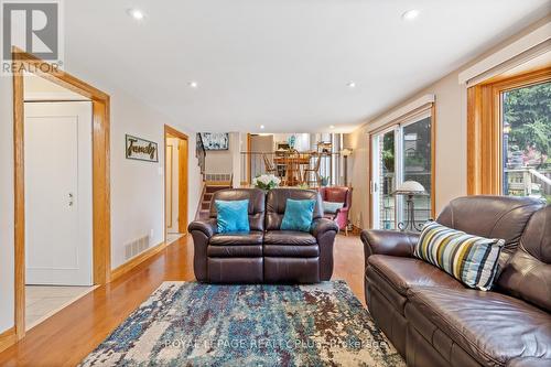 3542 Pitch Pine Crescent, Mississauga, ON - Indoor Photo Showing Living Room