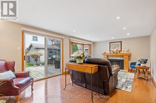 3542 Pitch Pine Crescent, Mississauga, ON - Indoor Photo Showing Living Room With Fireplace