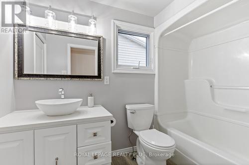 3542 Pitch Pine Crescent, Mississauga, ON - Indoor Photo Showing Bathroom