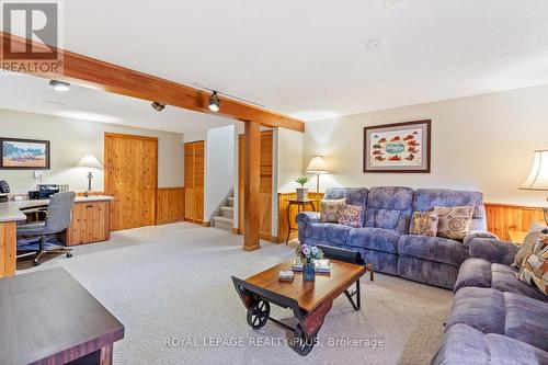 3542 Pitch Pine Crescent, Mississauga, ON - Indoor Photo Showing Living Room