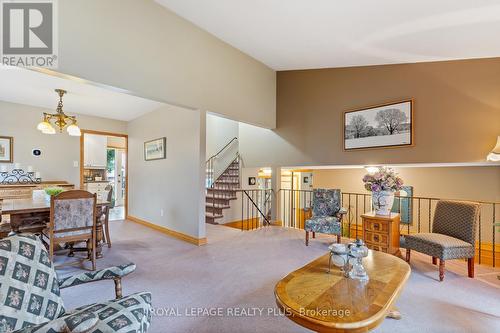 3542 Pitch Pine Crescent, Mississauga, ON - Indoor Photo Showing Living Room