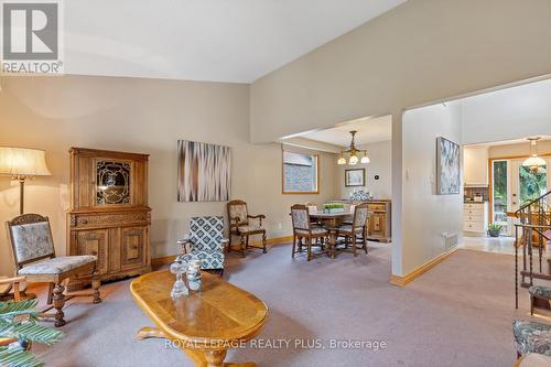 3542 Pitch Pine Crescent, Mississauga, ON - Indoor Photo Showing Living Room