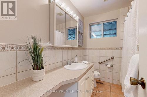 50 Faversham Crescent, Toronto, ON - Indoor Photo Showing Bathroom