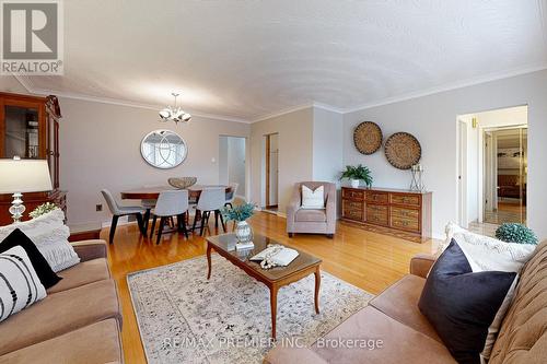 50 Faversham Crescent, Toronto, ON - Indoor Photo Showing Living Room