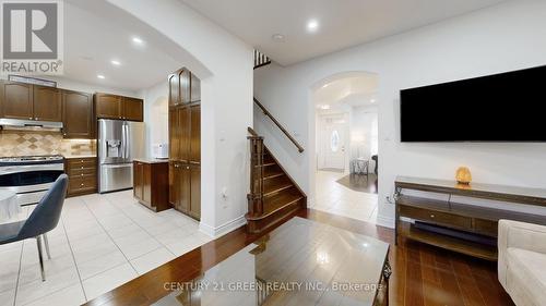 881 Minchin Way, Milton, ON - Indoor Photo Showing Kitchen