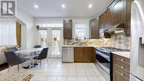 881 Minchin Way, Milton, ON - Indoor Photo Showing Kitchen With Upgraded Kitchen