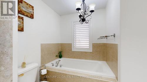 881 Minchin Way, Milton, ON - Indoor Photo Showing Bathroom