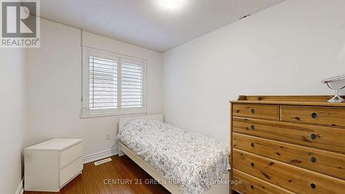 881 Minchin Way, Milton, ON - Indoor Photo Showing Bedroom