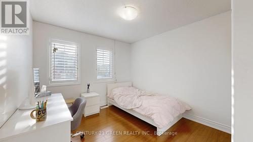 881 Minchin Way, Milton, ON - Indoor Photo Showing Bedroom