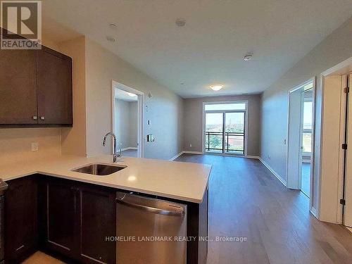 417 - 95 Dundas Street W, Oakville, ON - Indoor Photo Showing Kitchen