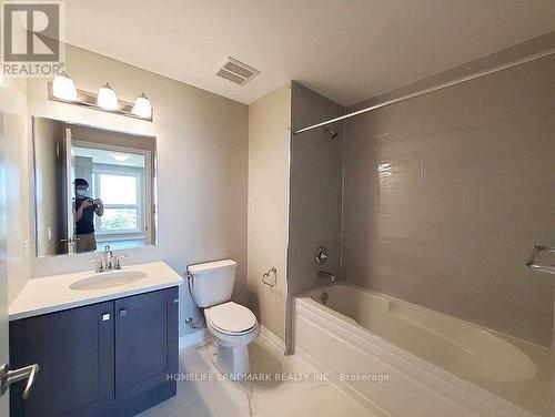 417 - 95 Dundas Street W, Oakville, ON - Indoor Photo Showing Bathroom