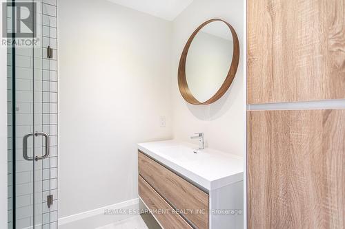 578 Catherine Street, Burlington, ON - Indoor Photo Showing Bathroom