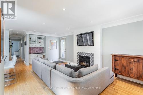 578 Catherine Street, Burlington, ON - Indoor Photo Showing Living Room With Fireplace