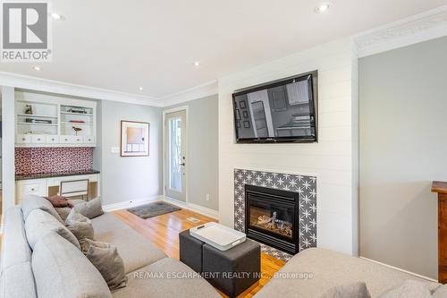 578 Catherine Street, Burlington, ON - Indoor Photo Showing Living Room With Fireplace