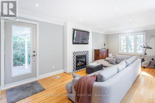 578 Catherine Street, Burlington, ON - Indoor Photo Showing Living Room With Fireplace