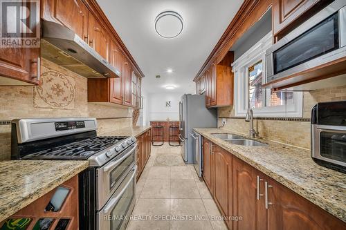 883 Thistle Down Circle, Mississauga, ON - Indoor Photo Showing Kitchen With Double Sink