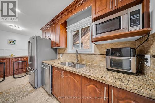 883 Thistle Down Circle, Mississauga, ON - Indoor Photo Showing Kitchen With Double Sink