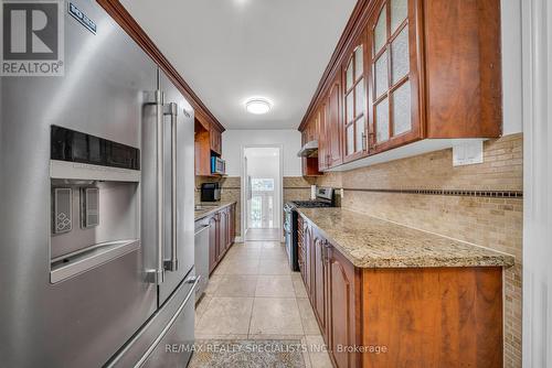 883 Thistle Down Circle, Mississauga, ON - Indoor Photo Showing Kitchen