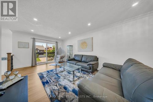 883 Thistle Down Circle, Mississauga, ON - Indoor Photo Showing Living Room