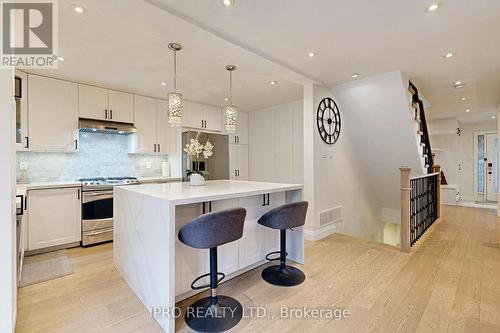 5321 Flatford Road, Mississauga, ON - Indoor Photo Showing Kitchen With Upgraded Kitchen