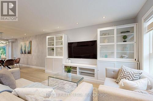 5321 Flatford Road, Mississauga, ON - Indoor Photo Showing Living Room