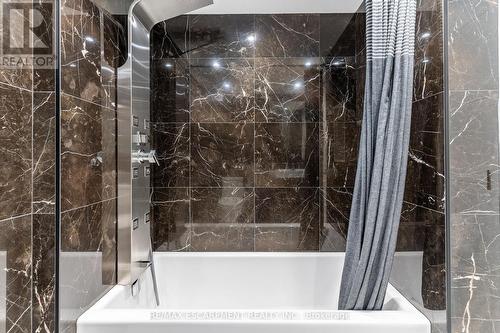 5071 Spruce Avenue, Burlington, ON - Indoor Photo Showing Bathroom