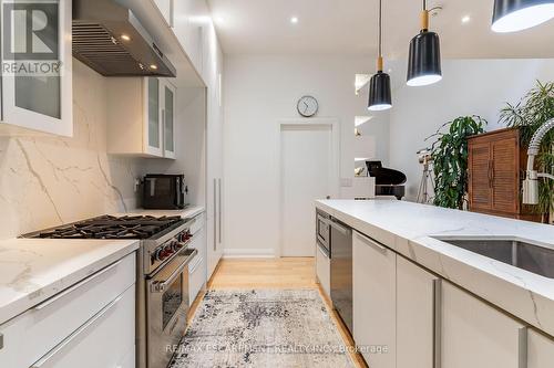 5071 Spruce Avenue, Burlington, ON - Indoor Photo Showing Kitchen