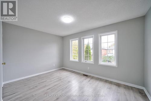 556 Delphine Drive, Burlington, ON - Indoor Photo Showing Other Room