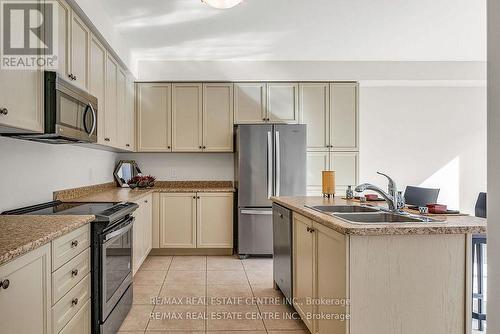 286 Etheridge Avenue, Milton, ON - Indoor Photo Showing Kitchen With Double Sink