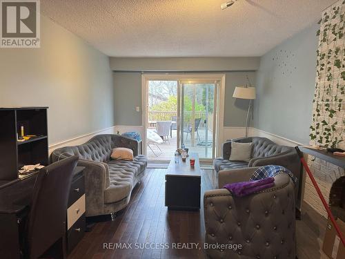 6219 Atherly Crescent, Mississauga, ON - Indoor Photo Showing Living Room