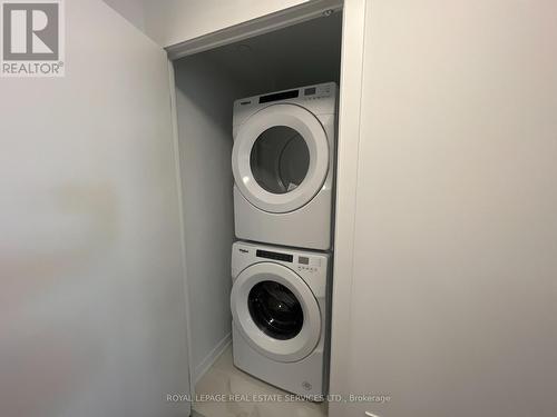 609 - 395 Dundas Street W, Oakville, ON - Indoor Photo Showing Laundry Room