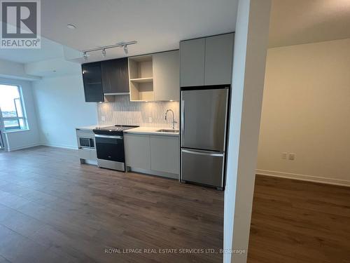 609 - 395 Dundas Street W, Oakville, ON - Indoor Photo Showing Kitchen With Stainless Steel Kitchen