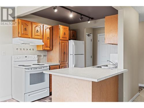 1801 32 Street Unit# 202, Vernon, BC - Indoor Photo Showing Kitchen