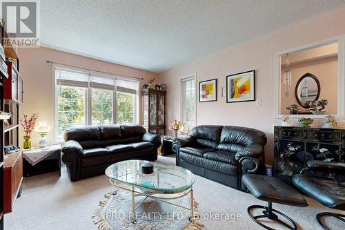 5431 Lawrence Avenue E, Toronto, ON - Indoor Photo Showing Living Room