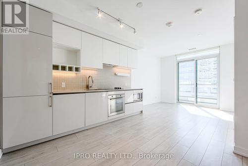 803 - 5 Buttermill Avenue, Vaughan, ON - Indoor Photo Showing Kitchen With Upgraded Kitchen