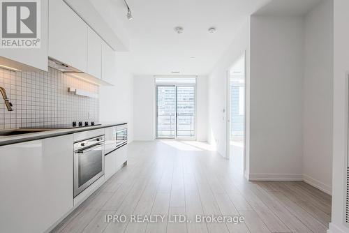 803 - 5 Buttermill Avenue, Vaughan, ON - Indoor Photo Showing Kitchen