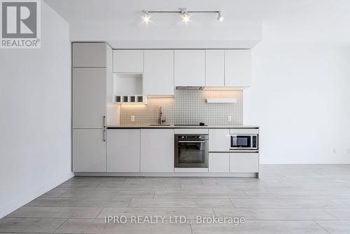 803 - 5 Buttermill Avenue, Vaughan, ON - Indoor Photo Showing Kitchen