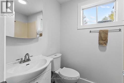 7941 10 Sideroad, Innisfil, ON - Indoor Photo Showing Bathroom