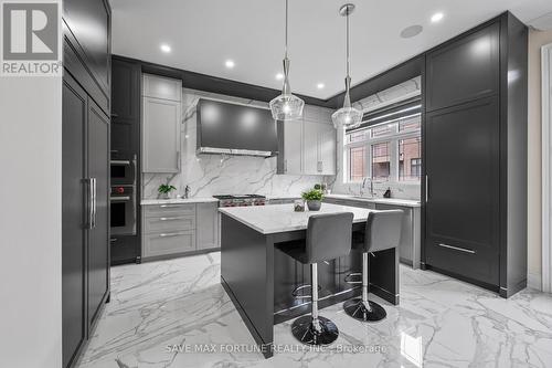 22 Pellegrini Dr Drive E, Vaughan, ON - Indoor Photo Showing Kitchen With Upgraded Kitchen