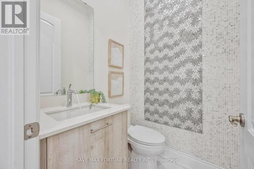 22 Pellegrini Dr Drive E, Vaughan, ON - Indoor Photo Showing Bathroom