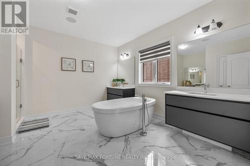 22 Pellegrini Dr Drive E, Vaughan, ON - Indoor Photo Showing Bathroom