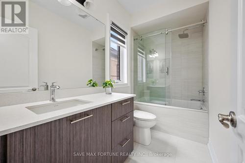 22 Pellegrini Dr Drive E, Vaughan, ON - Indoor Photo Showing Bathroom