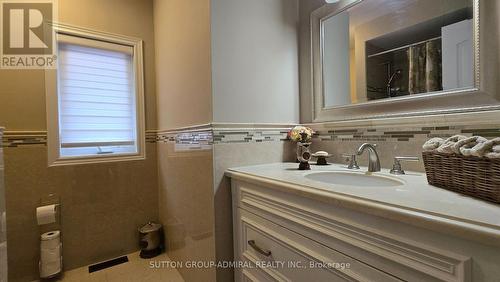 932 Schaeffer Outlook, Newmarket, ON - Indoor Photo Showing Bathroom