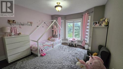 932 Schaeffer Outlook, Newmarket, ON - Indoor Photo Showing Bedroom