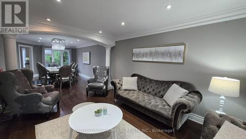 932 Schaeffer Outlook, Newmarket, ON - Indoor Photo Showing Living Room