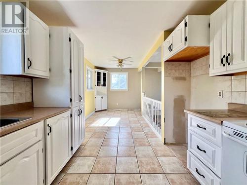 3332 Maple Street, Val Caron, ON - Indoor Photo Showing Kitchen