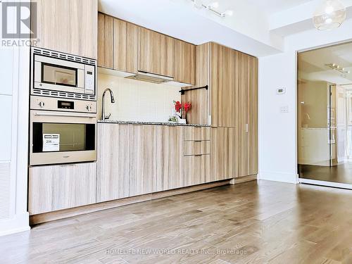 1108 - 955 Bay Street, Toronto, ON - Indoor Photo Showing Kitchen