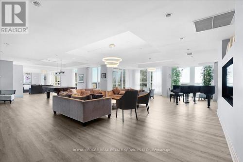 327 - 628 Fleet Street, Toronto, ON - Indoor Photo Showing Living Room